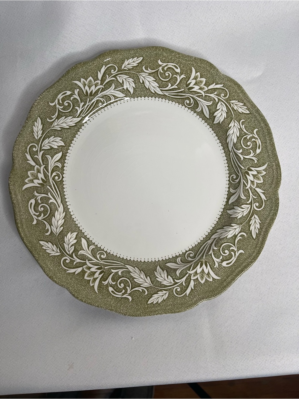 Vintage J & G Meakin English Ironstone dinner plate in the “Renaissance Green”